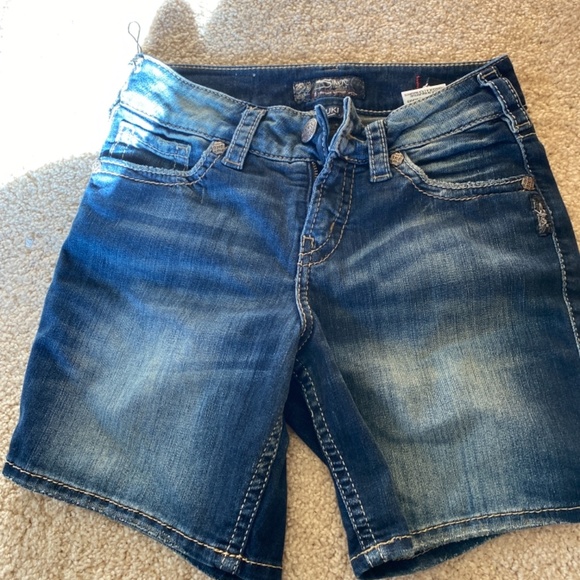 Silver-Suki mid shorts - Picture 2 of 4